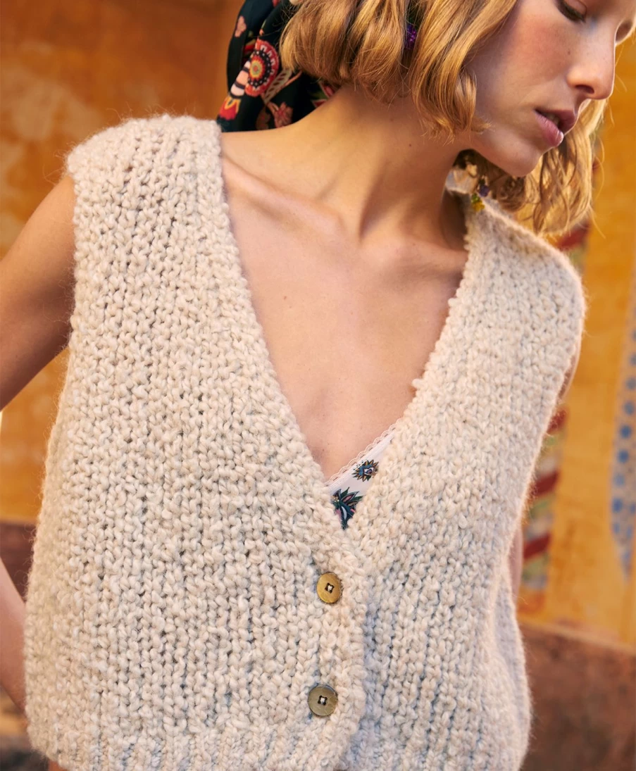 Momoni Women's Ghislain Eco-Friendly Boucle Vest in Cream - Sustainable Fashion