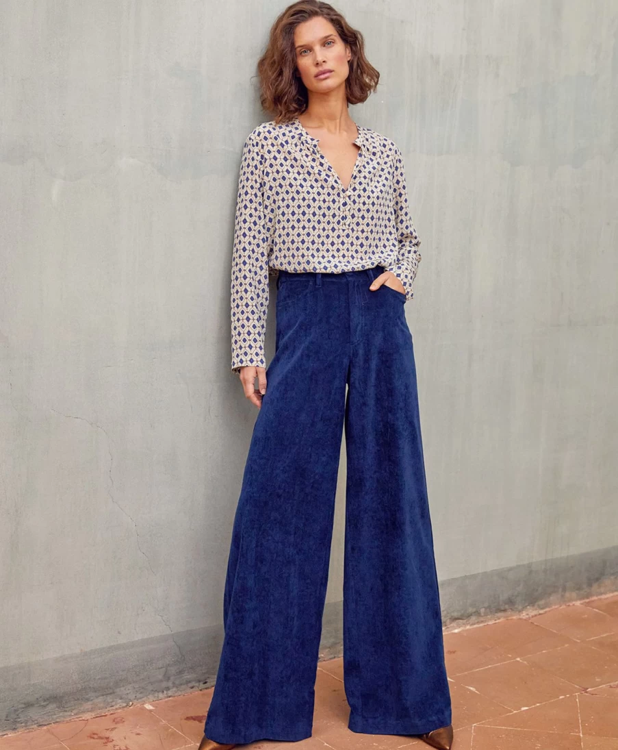 Momoni Women's Gustave Velvet Pant - Elegant Smooth Night Blue Trousers for Ladies