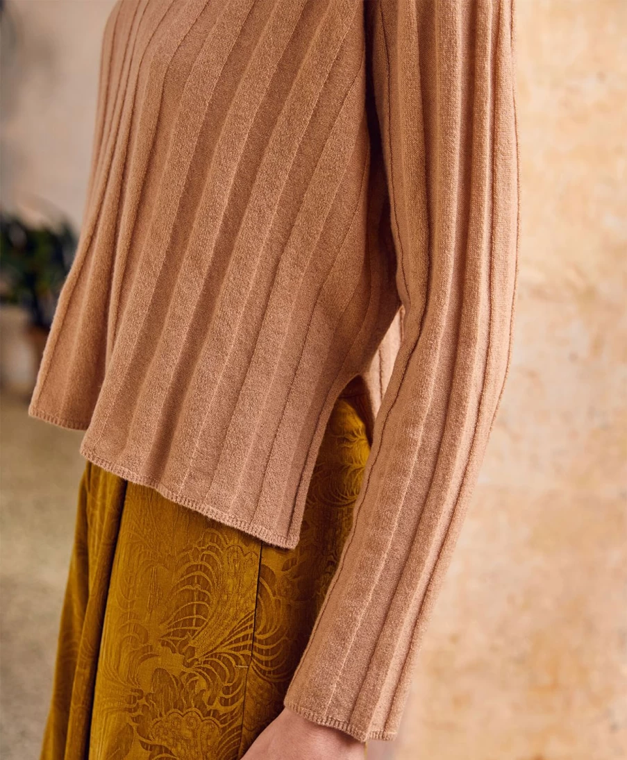 Momoni Women's Camel Cashmere Knitwear - Flat Rib Design Luxurious Sweater
